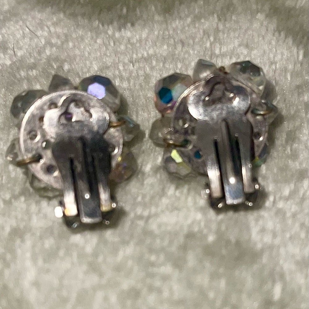 Vintage Aurora Borealis crystal faceted clip on earrings - Picture 3 of 3